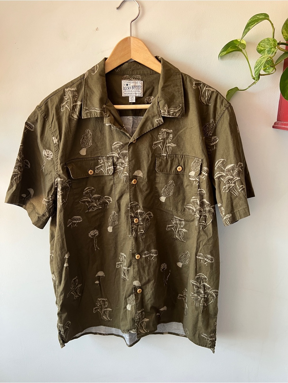 Lucky Brand Olive Green Short-Sleeve Button-Up Shirt Mushroom